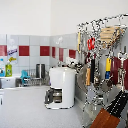 Stylish And Unique 2 Bedroom Flat With Balcony In Letna * 布拉格