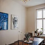 Stylish And Unique 2 Bedroom Flat With Balcony In Letna براغ