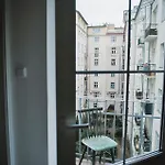 شقة Stylish And Unique 2 Bedroom Flat With Balcony In Letna