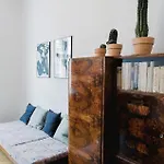 Stylish And Unique 2 Bedroom Flat With Balcony In Letna *