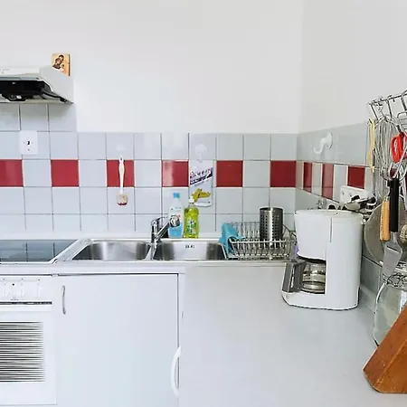 Stylish And Unique 2 Bedroom Flat With Balcony In Letna *