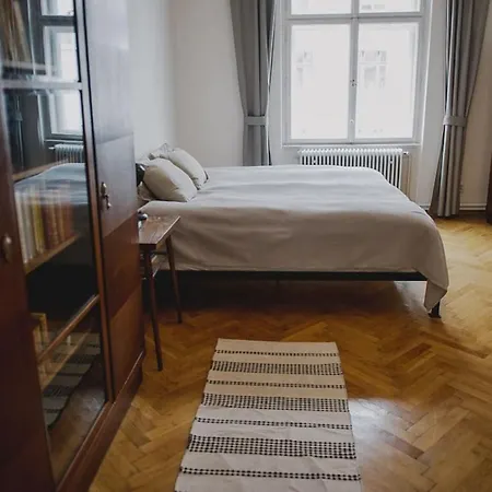 Stylish And Unique 2 Bedroom Flat With Balcony In Letna شقة