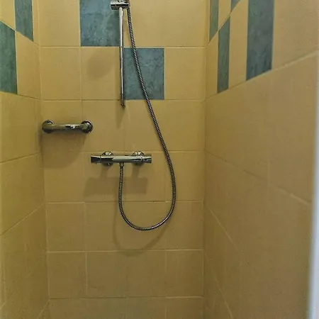 Stylish And Unique 2 Bedroom Flat With Balcony In Letna 公寓 *