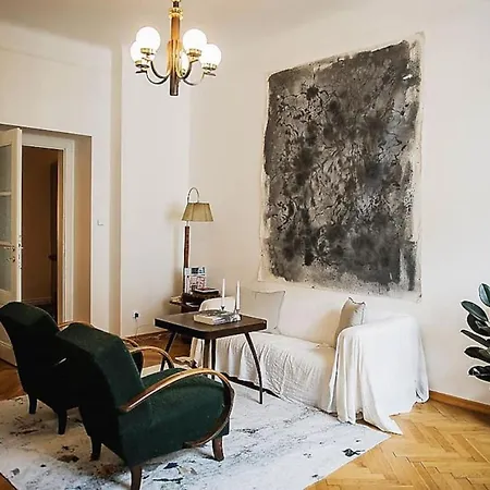 Stylish And Unique 2 Bedroom Flat With Balcony In Letna *