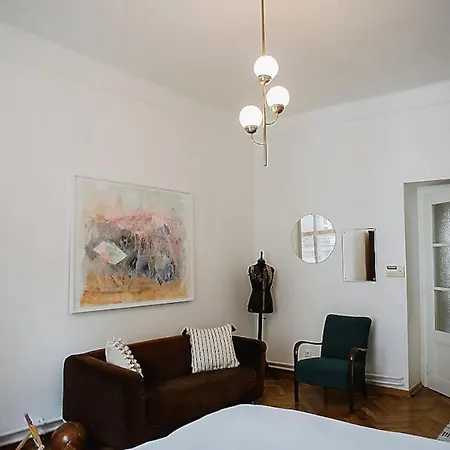Apartment Stylish And Unique 2 Bedroom Flat With Balcony In Letna *