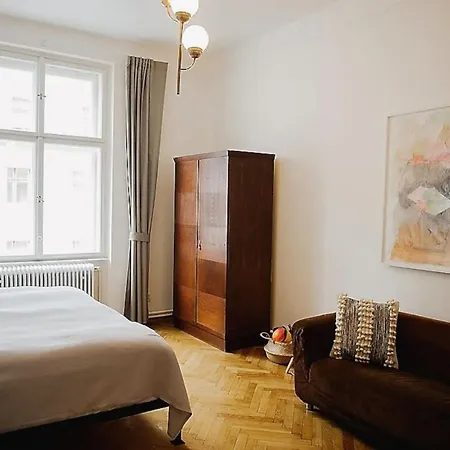 Stylish And Unique 2 Bedroom Flat With Balcony In Letna *