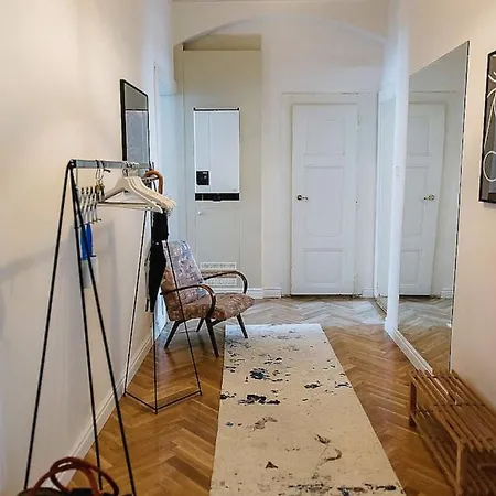 Apartment Stylish And Unique 2 Bedroom Flat With Balcony In Letna