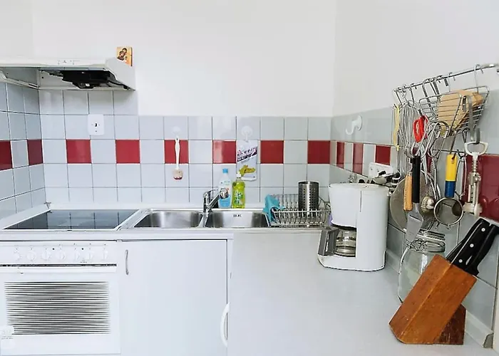 Stylish And Unique 2 Bedroom Flat With Balcony In Letna *